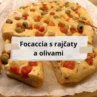 Jednoduchý recept na voňavou focacciu .. v tomto případě s rajčátky a olivami. Každopádně je zdobit se dá čímkoliv cibulí,...